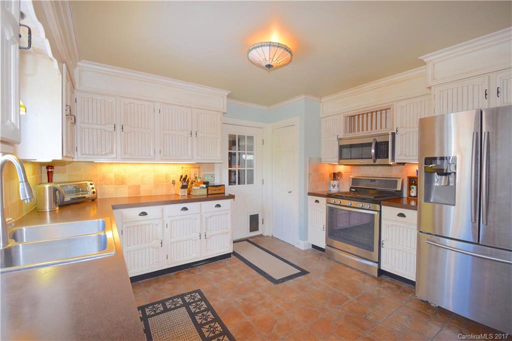 75 Blue Heaven Terrace Road Spruce Pine, NC 28777 - Photo 3 of 23 Gallery Image 3