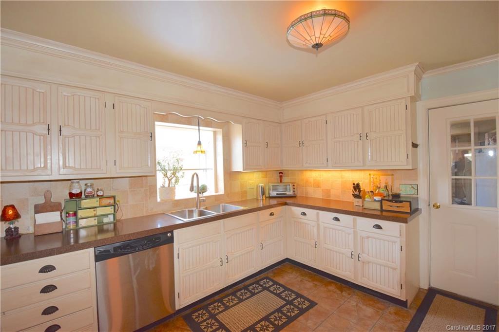 75 Blue Heaven Terrace Road Spruce Pine, NC 28777 - Photo 5 of 23 Gallery Image 5