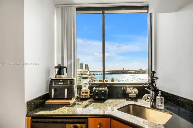 $800,000 | 1330 West Avenue, Unit 1904, Miami Beach, FL 33139