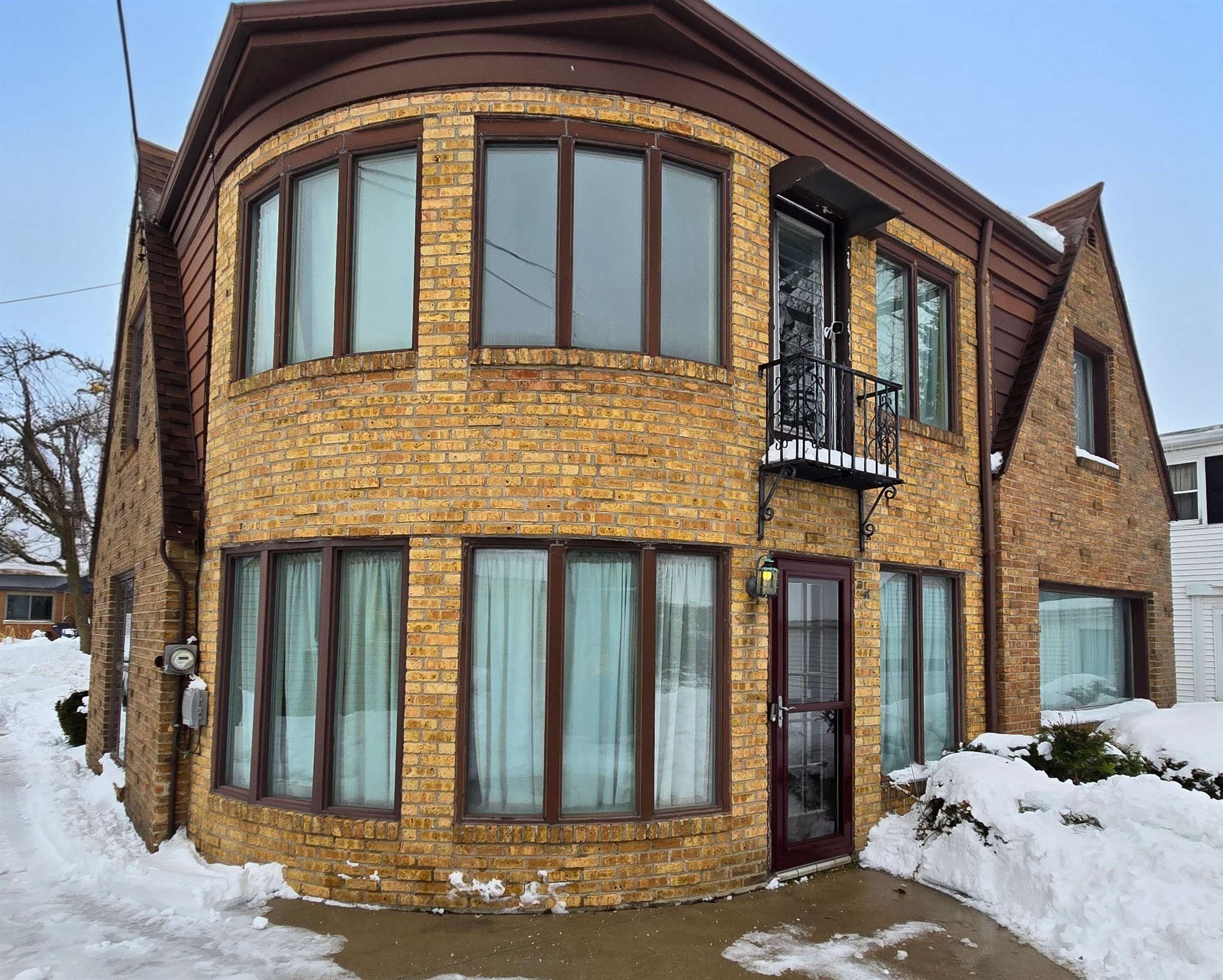 843 Wilson Street Manitowoc, WI 54220 - Photo 4 of 32