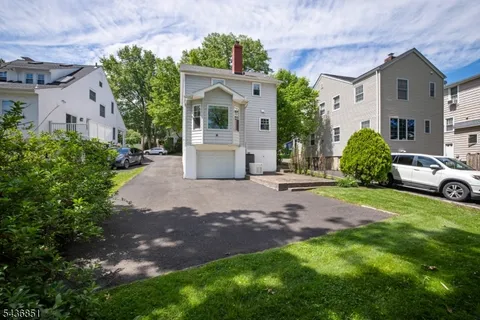 $1,049,000 | 18 Sunset Drive, Millburn, NJ 07041