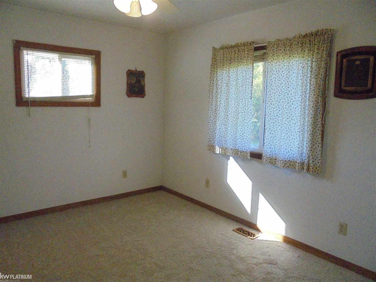 2961 Range Road Smiths Creek, MI 48074 - Photo 6 of 11 31397329-5.JPG