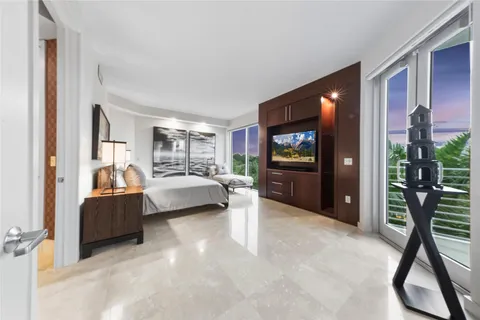 $2,400,000 | 301 Hendricks Isle, Unit 10, Fort Lauderdale, FL 33301