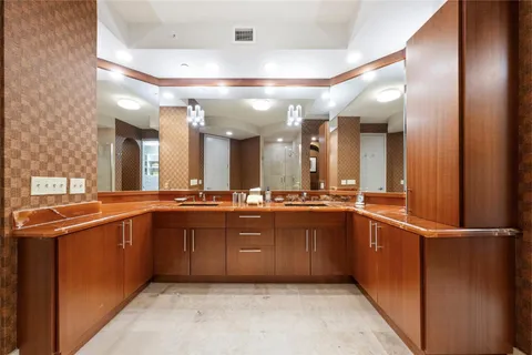 $2,400,000 | 301 Hendricks Isle, Unit 10, Fort Lauderdale, FL 33301