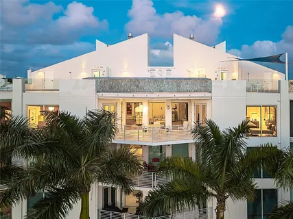 $2,400,000 | 301 Hendricks Isle, Unit 10, Fort Lauderdale, FL 33301