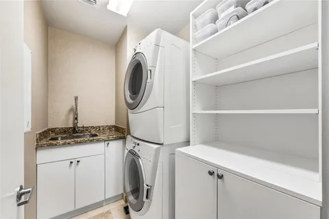 $2,400,000 | 301 Hendricks Isle, Unit 10, Fort Lauderdale, FL 33301