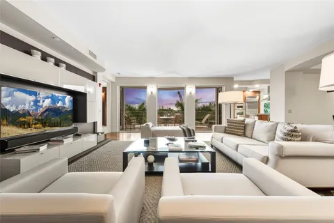 $2,400,000 | 301 Hendricks Isle, Unit 10, Fort Lauderdale, FL 33301