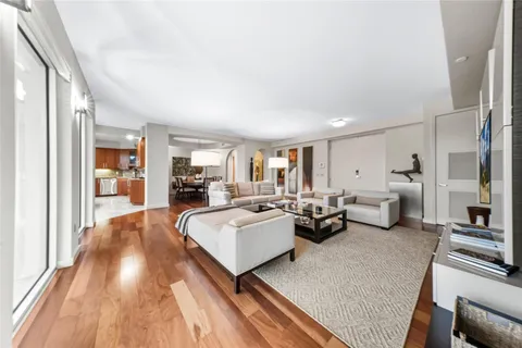 $2,400,000 | 301 Hendricks Isle, Unit 10, Fort Lauderdale, FL 33301