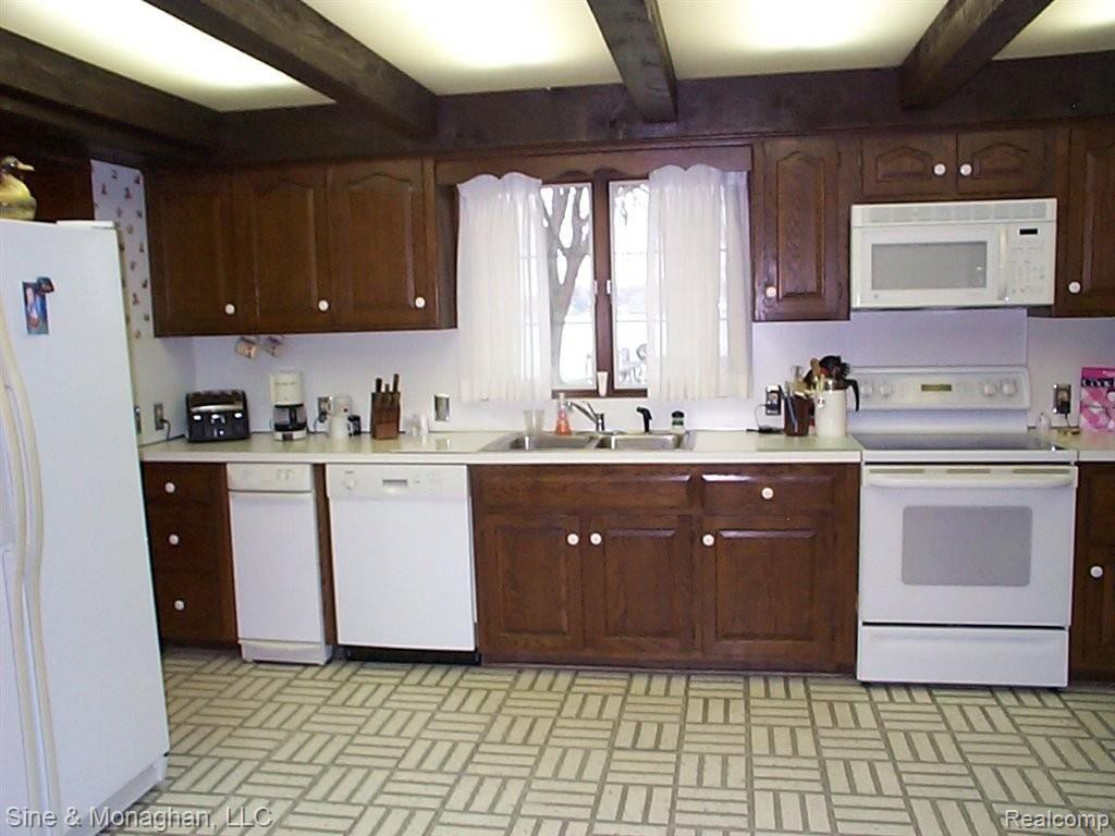 2145 River Road St. Clair, MI 48079 - Photo 21 of 25 21 KITCHEN 2145 River.JPG