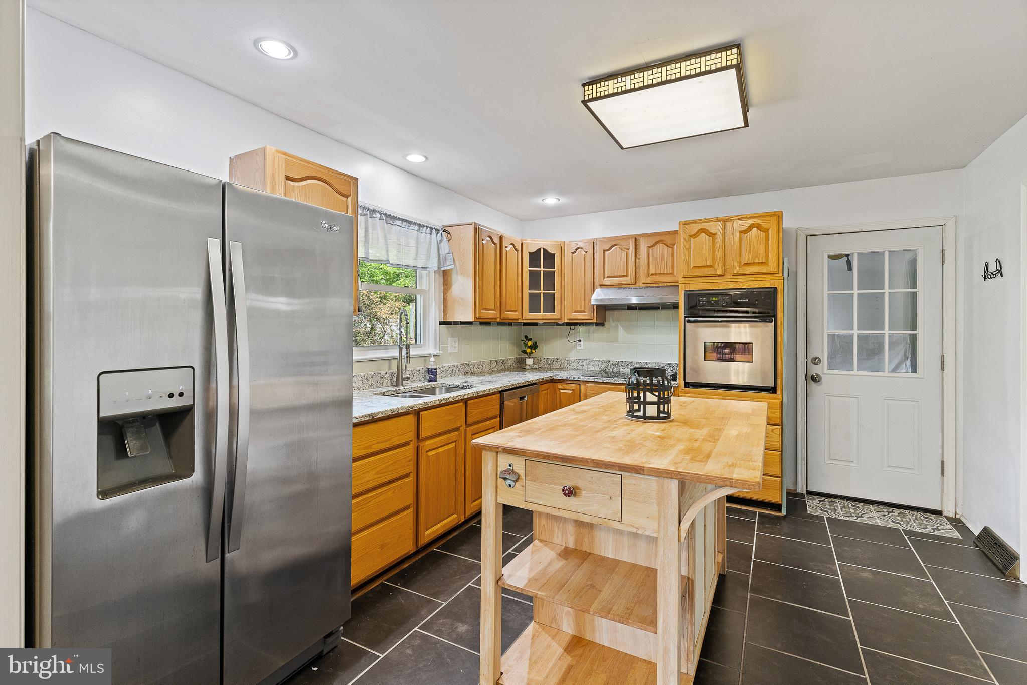 531 Cumberland Road Fredericksburg, VA 22405 - Photo 11 of 32 Kitchen w/stainless steel appliances