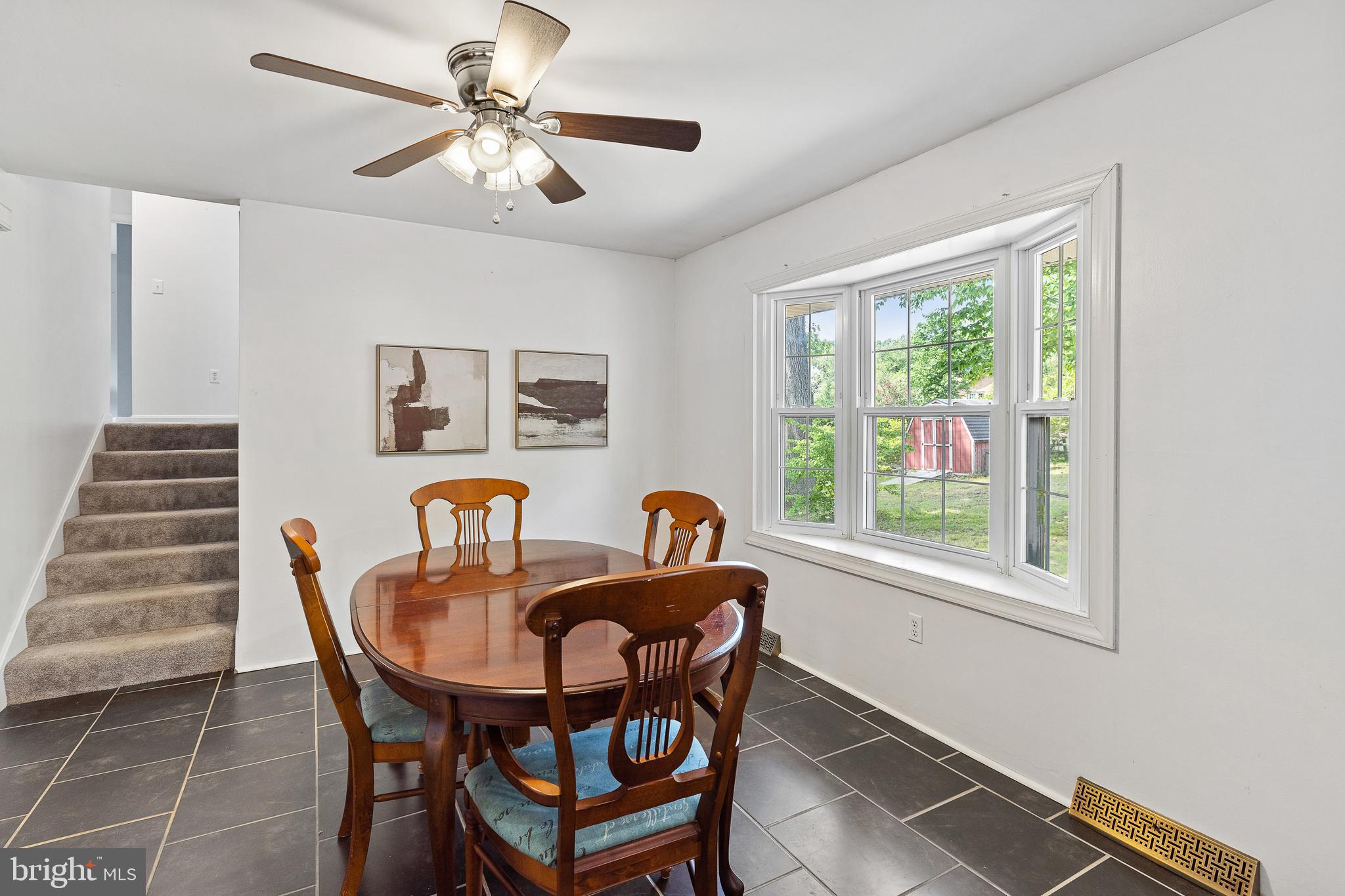 531 Cumberland Road Fredericksburg, VA 22405 - Photo 17 of 32 Kichen table area w/bay window