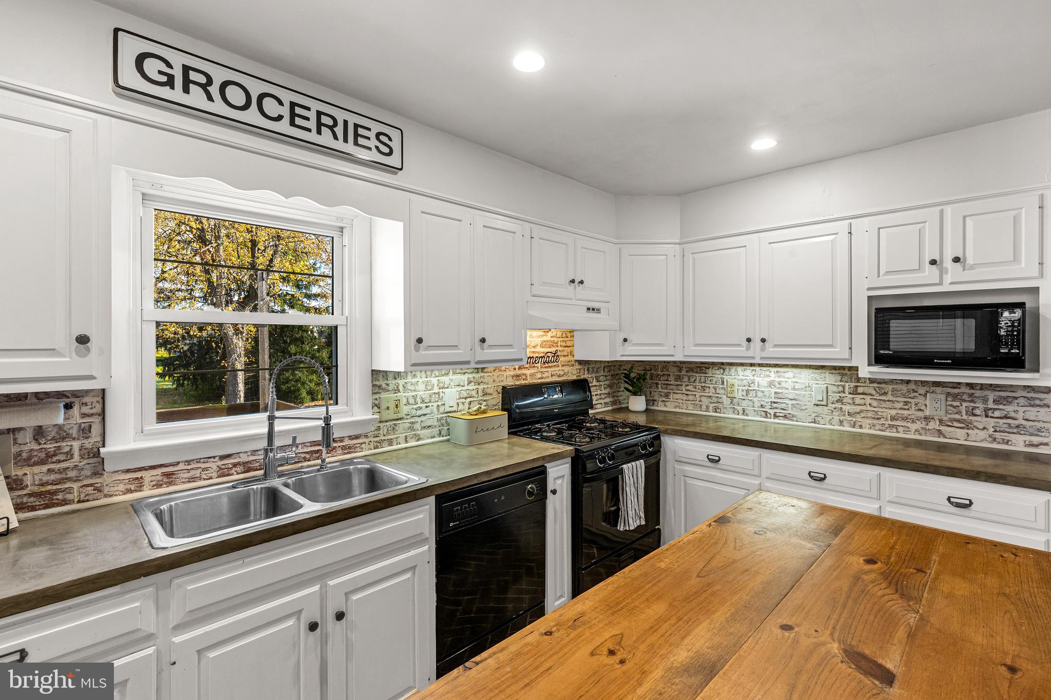 63 Quaker Hills Road Lancaster, PA 17603 - Photo 17 of 52 a kitchen with stainless steel appliances granite countertop a stove a sink and a granite counter tops