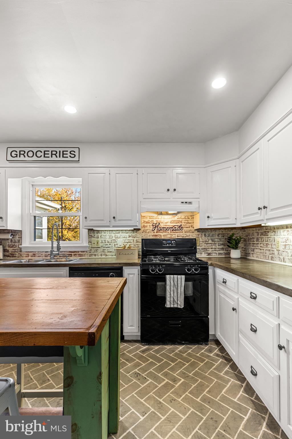 63 Quaker Hills Road Lancaster, PA 17603 - Photo 19 of 52 a kitchen with stainless steel appliances granite countertop a stove a sink and a microwave