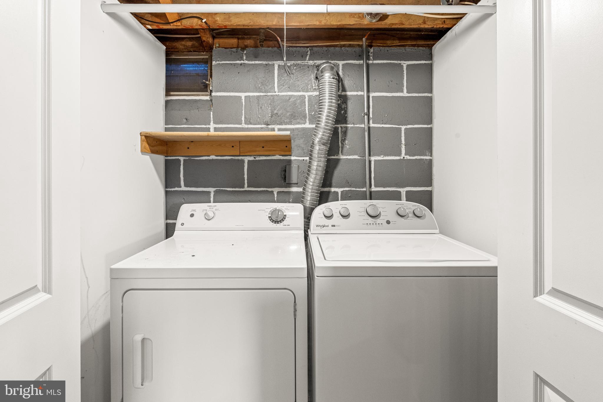 63 Quaker Hills Road Lancaster, PA 17603 - Photo 38 of 52 a utility room with dryer and washer