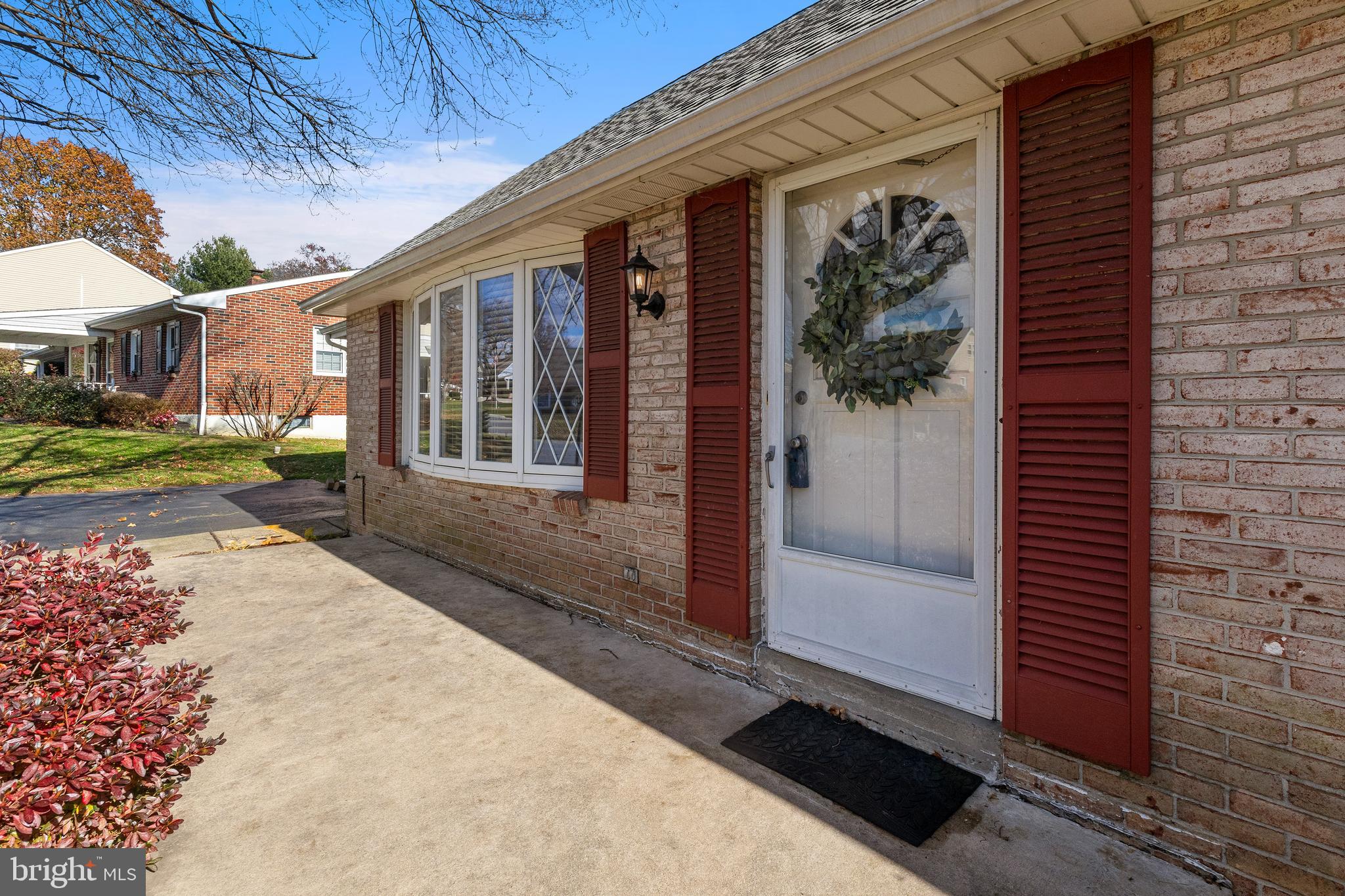 63 Quaker Hills Road Lancaster, PA 17603 - Photo 4 of 52