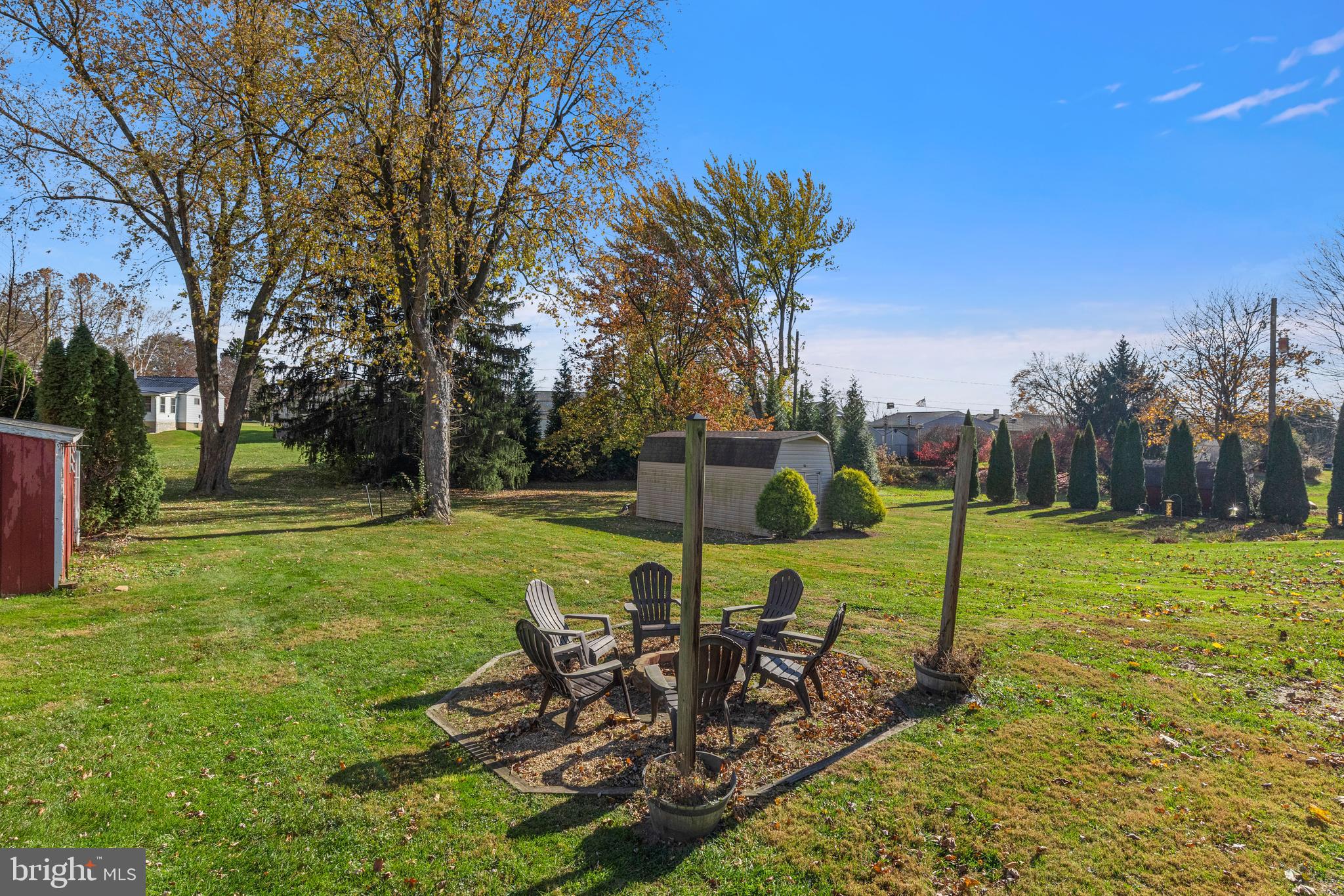 63 Quaker Hills Road Lancaster, PA 17603 - Photo 50 of 52 a view of a table and chairs in the garden