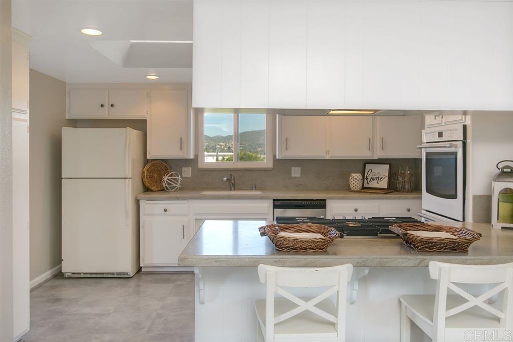 642 Cortez Avenue Vista, CA 92084 - Photo 7 of 25