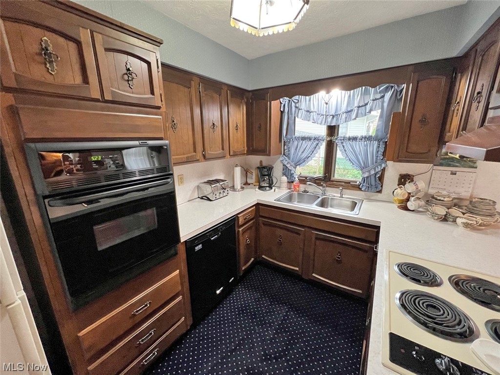 918 Amherst Road Northeast Massillon, OH 44646 - Photo 10 of 31 Kitchen with sink, dark tile floors, and black appliances