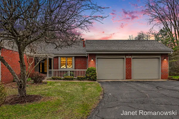 $320,000 | 1317 Suncrest Drive Northeast, Grand Rapids, MI 49525