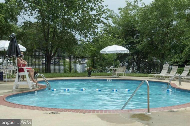 640 South River Landing Road, Unit 640 Edgewater, MD 21037 - Photo 28 of 30 Neighborhood Pool