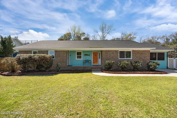 $774,900 | 513 Hamlet Avenue, Carolina Beach, NC 28428