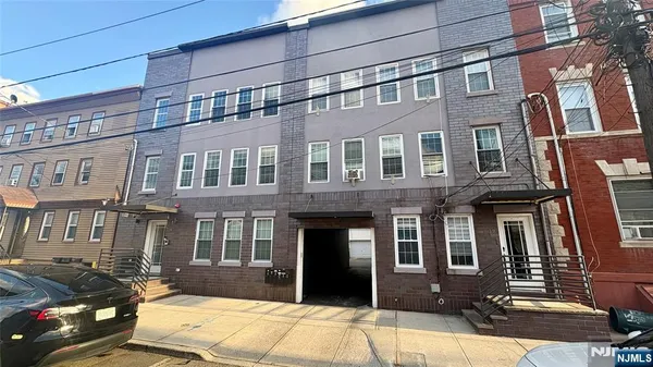 $3,000 | 19 Cleveland Avenue, Unit 3, Harrison, NJ 07029