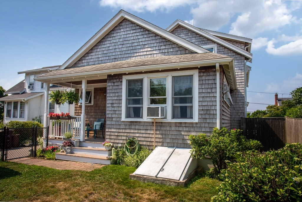 52 Wachusett Road Weymouth, MA 02191 - Photo 6 of 41