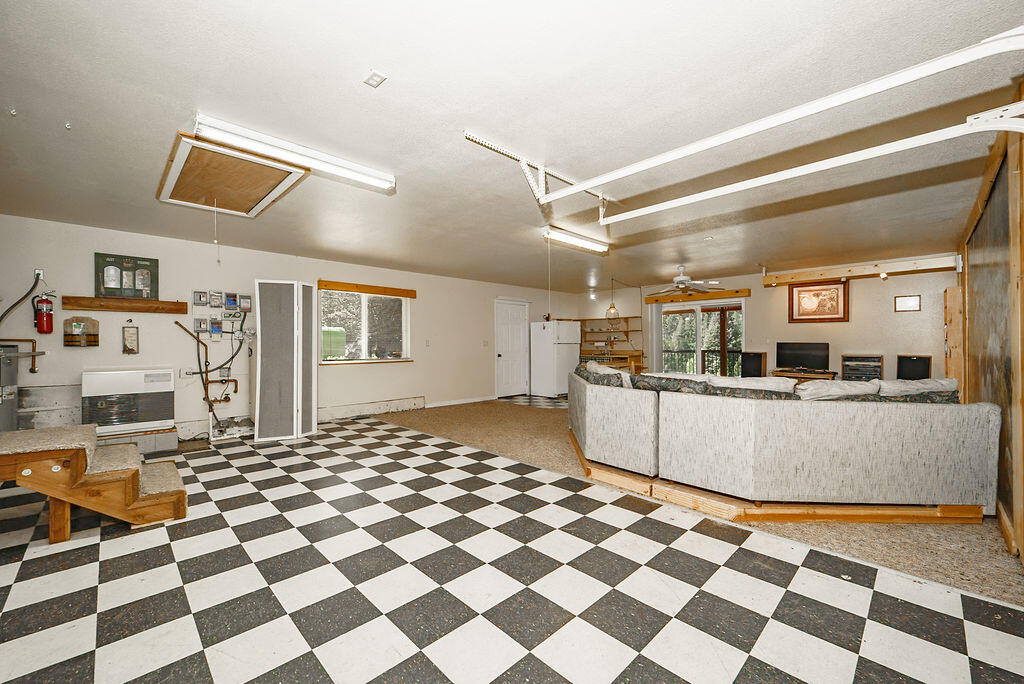 331 Steel Bridge Road Douglas City, CA 96024 - Photo 19 of 43 garage area