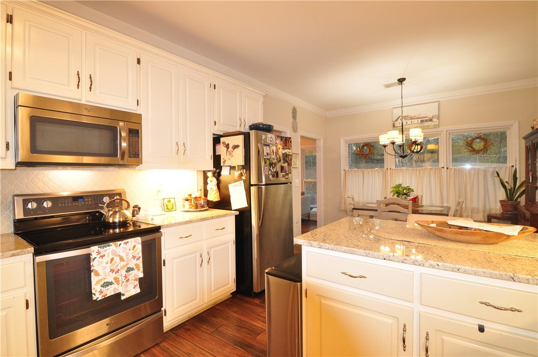 621 Little Creek Road Auburn, AL 36832 - Photo 10 of 32 Gallery Image 10