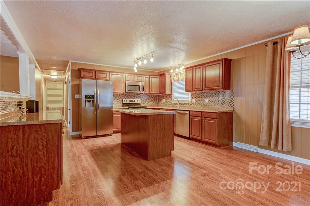 400 Rollingbrook Road Kings Mountain, NC 28086 - Photo 7 of 46 Gallery Image 7
