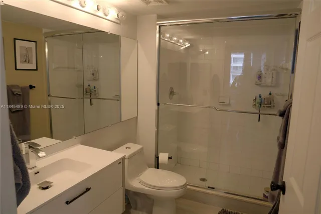 $925,000 | 1155 Brickell Bay Drive, Unit 902, Miami, FL 33131