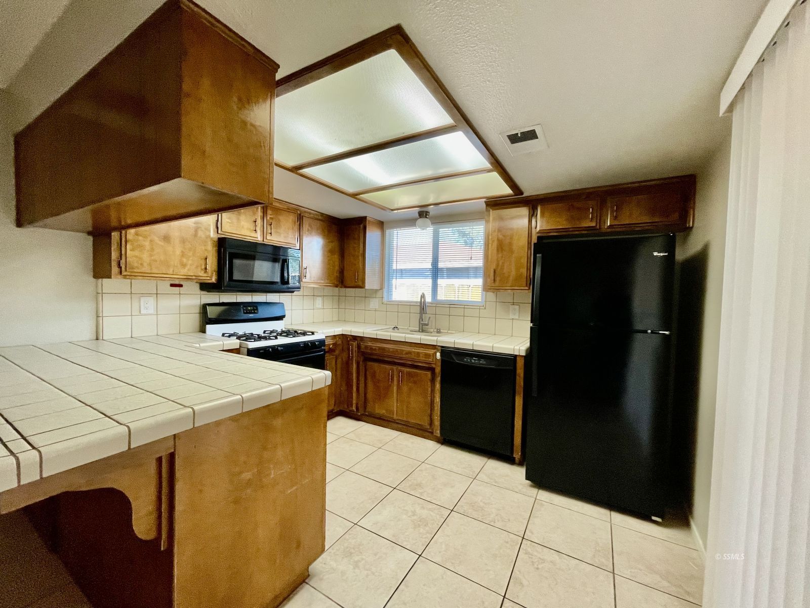 324 South Fountain Street Ridgecrest, CA 93555 - Photo 4 of 23