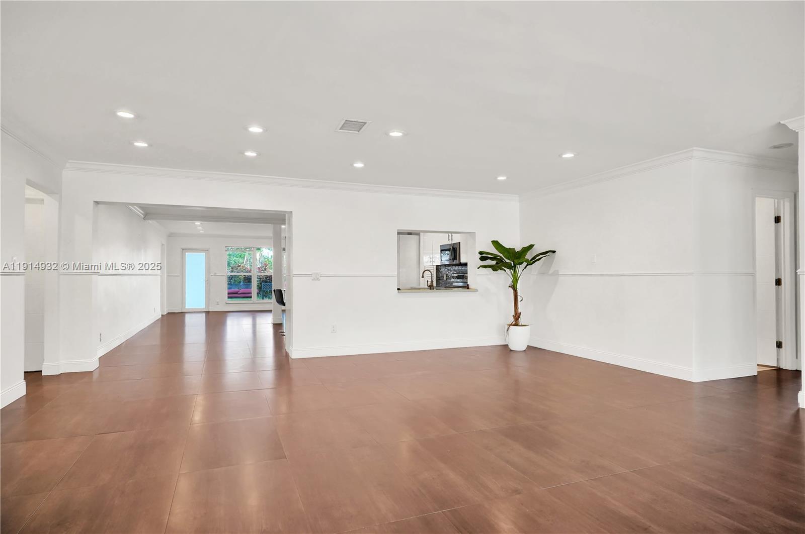4721 West Park Road Hollywood, FL 33021 - Photo 27 of 34 a view of empty room with wooden floor