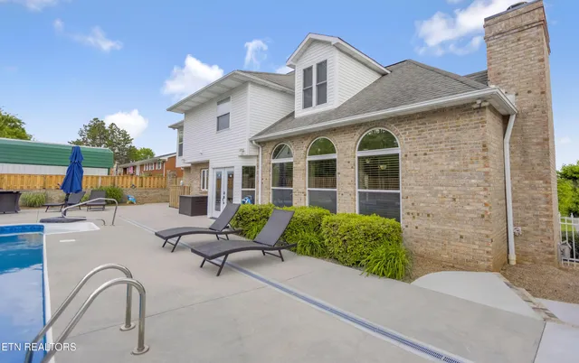 $895,000 | 117 Mayview Drive, Powell, TN 37849