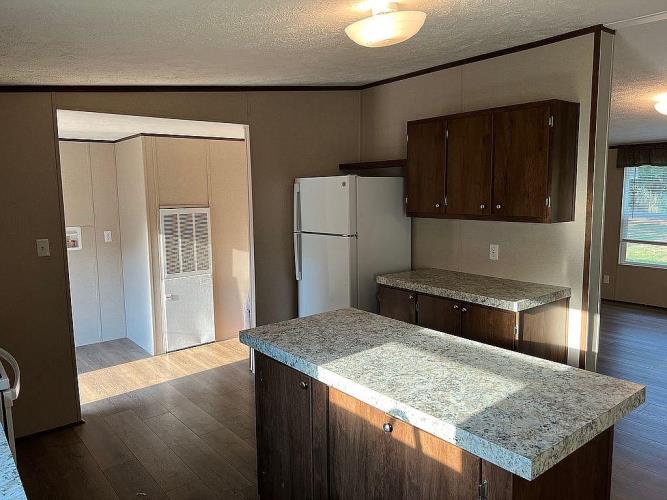 911 Lord Road Commerce, GA 30529 - Photo 3 of 20