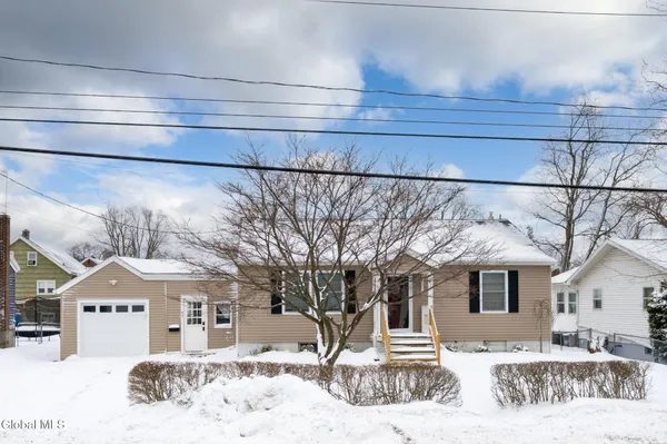 $299,900 | 43 Sherwood Avenue, East Greenbush, NY 12144
