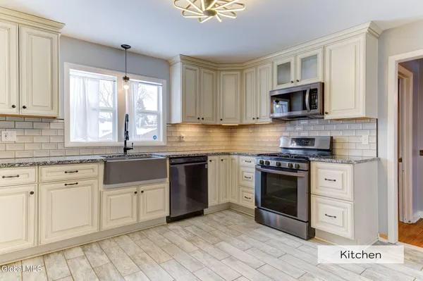 $299,900 | 43 Sherwood Avenue, East Greenbush, NY 12144
