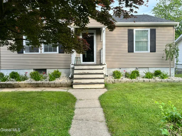 $299,900 | 43 Sherwood Avenue, East Greenbush, NY 12144