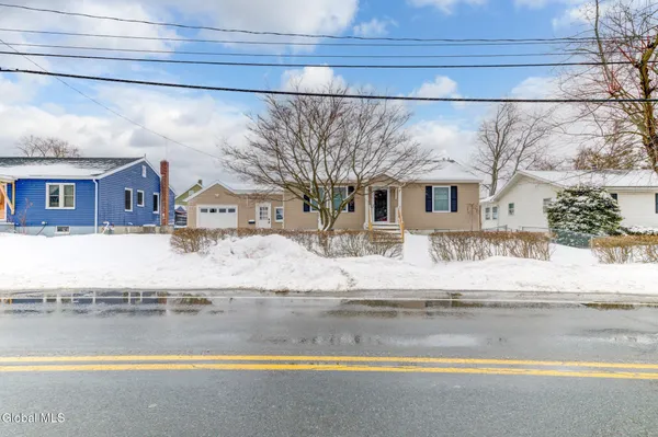 $299,900 | 43 Sherwood Avenue, East Greenbush, NY 12144