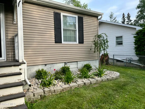 $299,900 | 43 Sherwood Avenue, East Greenbush, NY 12144