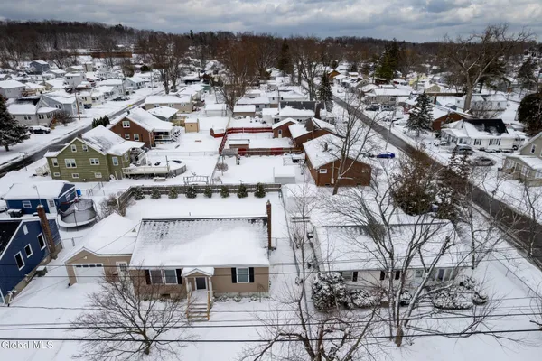 $299,900 | 43 Sherwood Avenue, East Greenbush, NY 12144