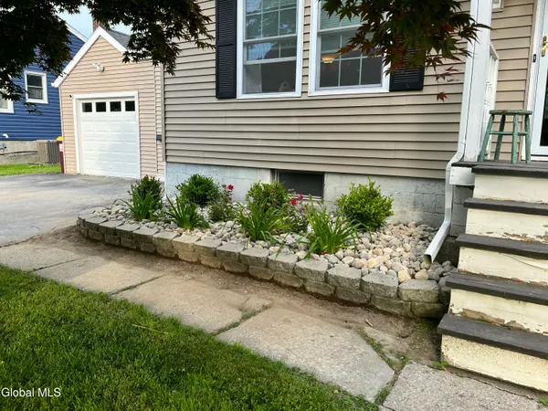 $299,900 | 43 Sherwood Avenue, East Greenbush, NY 12144