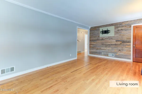 $299,900 | 43 Sherwood Avenue, East Greenbush, NY 12144