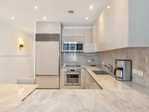 $8,500 | 6799 Collins Avenue, Unit 501, Miami Beach, FL 33141