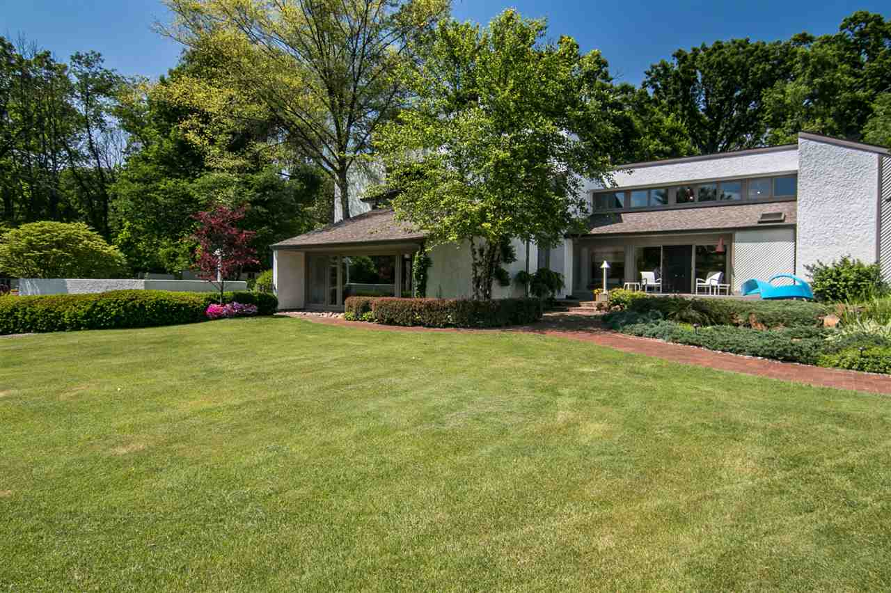 600 Riverside Road Belvidere, IL 61008 - Photo 1 of 25 a front view of a building with a garden