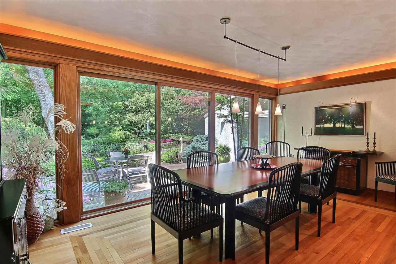 600 Riverside Road Belvidere, IL 61008 - Photo 10 of 25 a dining room with furniture window and wooden floor