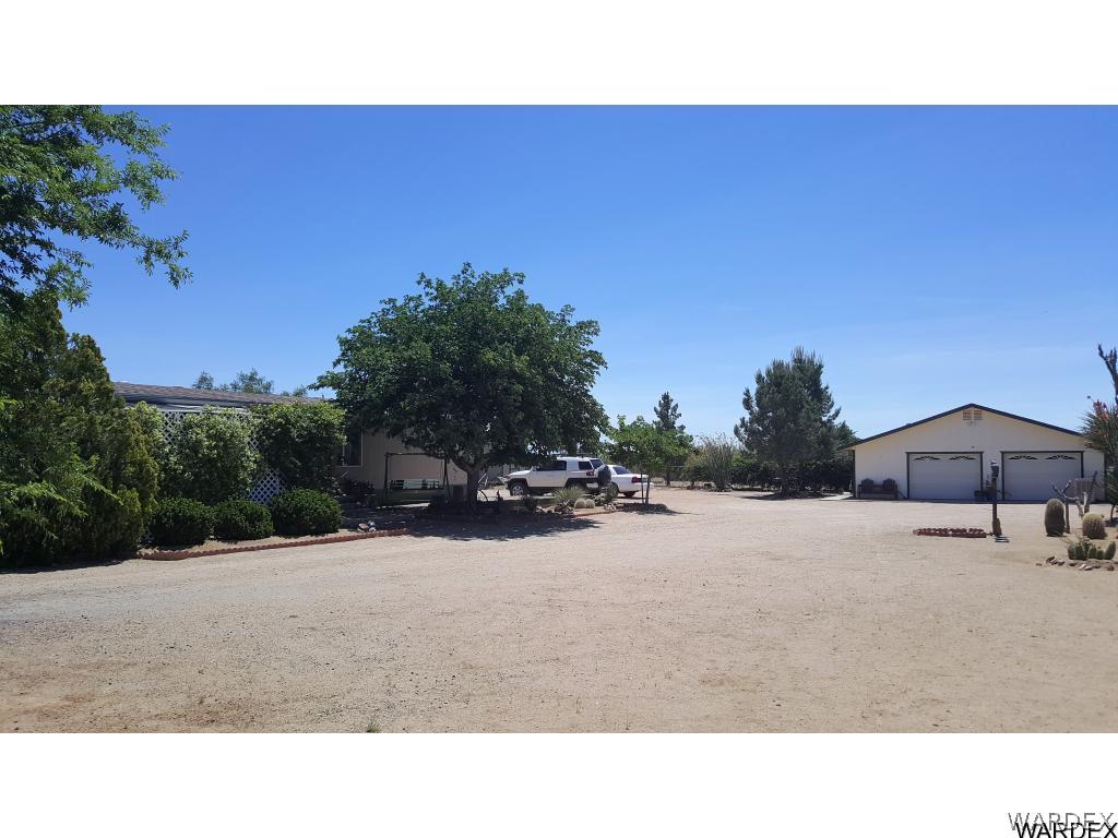 749 South Lochiel Road Golden Valley, AZ 86413 - Photo 2 of 32 Home and detached garage