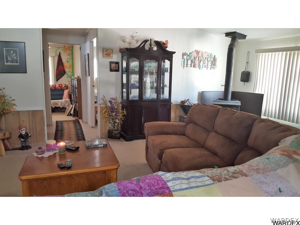 749 South Lochiel Road Golden Valley, AZ 86413 - Photo 10 of 32 Living room