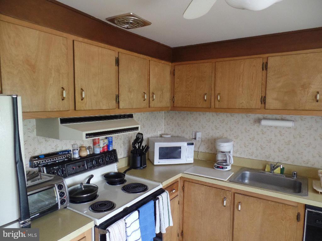 2405 Lodge Farm Road Baltimore, MD 21219 - Photo 11 of 23 Kitchen