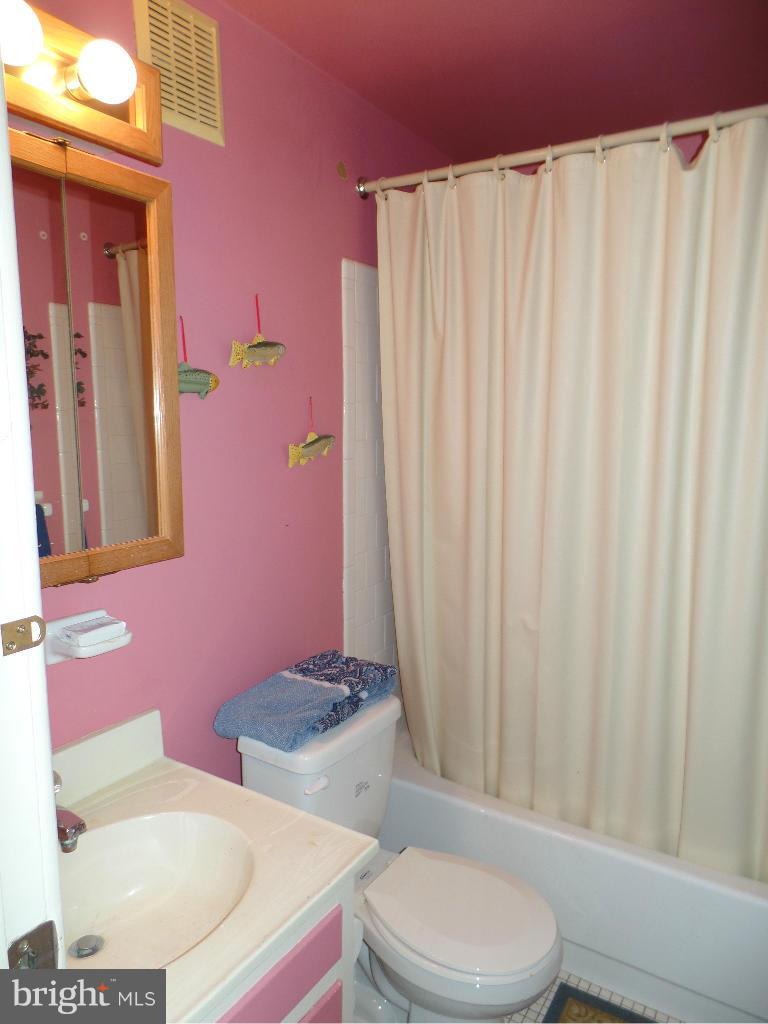 2405 Lodge Farm Road Baltimore, MD 21219 - Photo 21 of 23 Bath